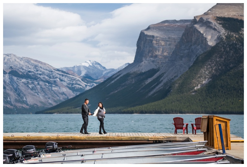 Lake Minniwanka Banff Laberta - Maternity Photos