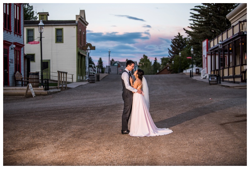 Calgary Heritage Park Wedding - Calgary Wedding Photographes