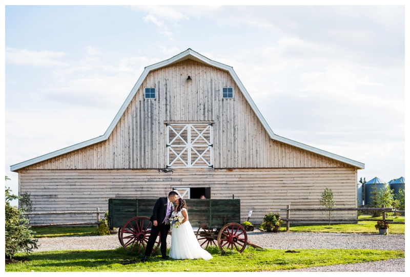 Barn Wedding Photography - Willow Lane Barn Olds Alberta