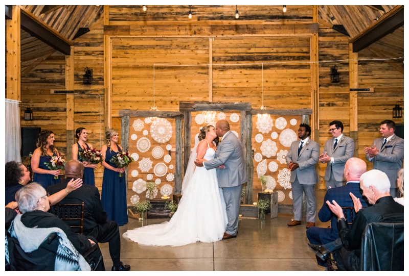 First Kiss Photography - Willow Lane Barn