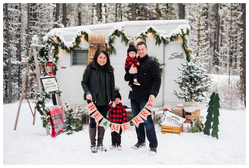 Calgary Vintage Trailer Holiday Mini Sessions