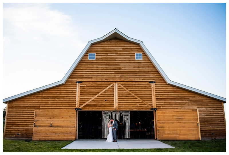 Willow Lane Barn Olds Alberta- Calgary Alberta Wedding Photographers