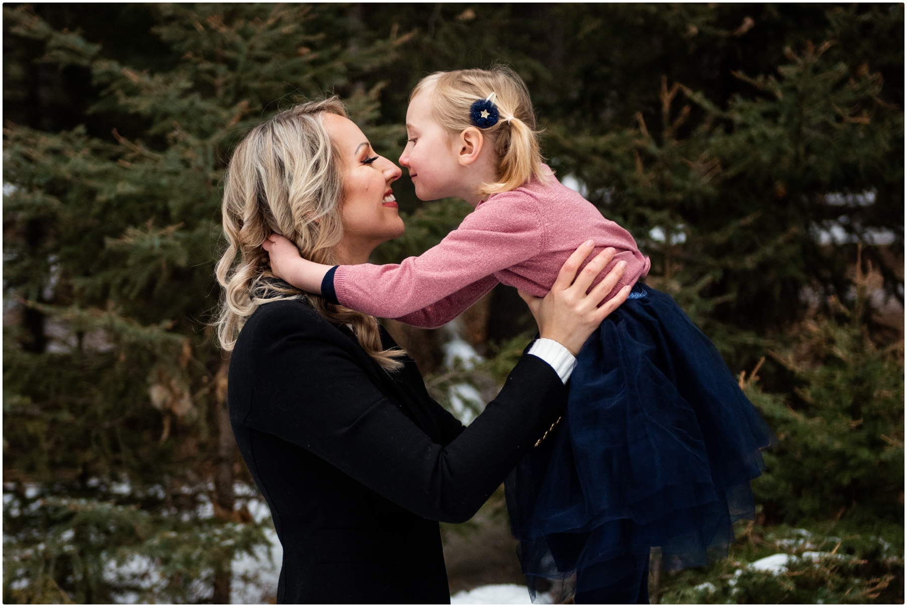 Calgary Winter Family Photographer - Fish Creek Park